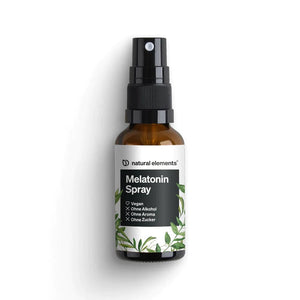 Bernsteinfarbene Glasflasche mit veganem Melatonin-Spray von NATURAL ELEMENTS ohne Alkohol oder Zucker, isoliert auf weißem Hintergrund.
